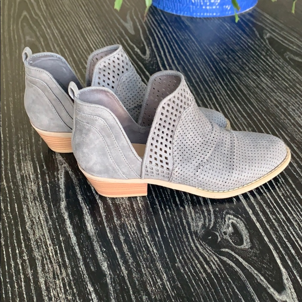Booties - Picture 4 of 4